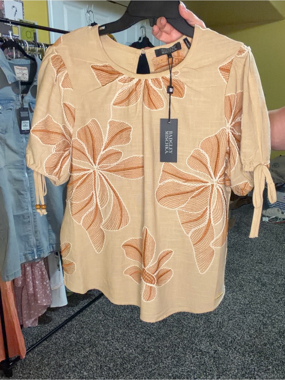 NWT Badgley Mischka Embroidered Floral Tie-Sleeve Top Size L - Picture 6 of 7